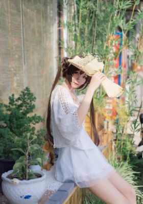 善良美丽女邻居2_十万网红美女美酱
